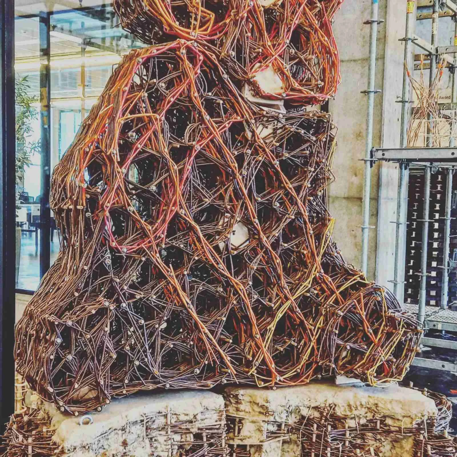 Interwoven spatial structure