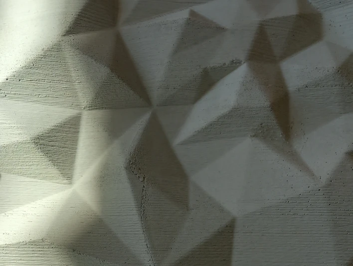 Faceted surface